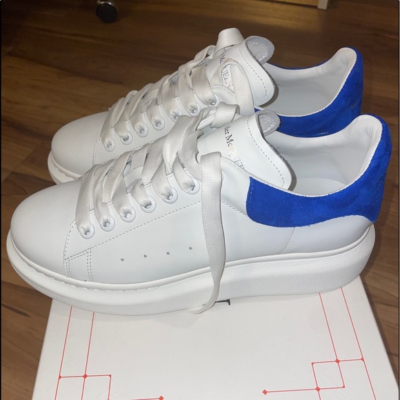 Alexander McQueen - Picture 1 of 4